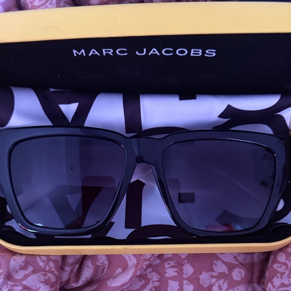 Marc Jacobs Sleek Black Sunglasses